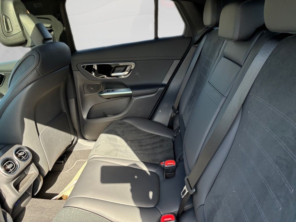 Mercedes-Benz GLC 220 2025 г. Белый, пробег 18713 км