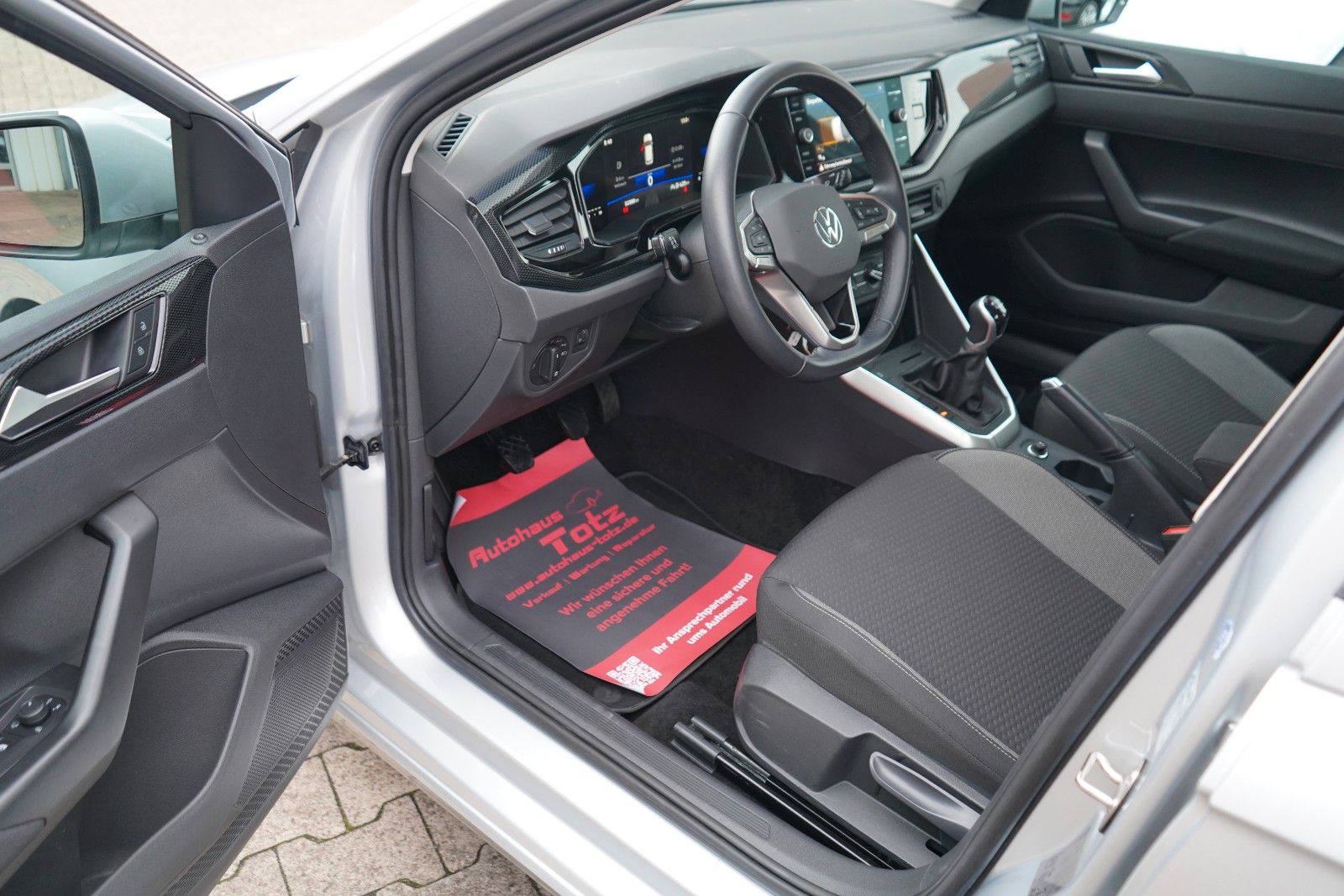 Volkswagen Polo 2023 г. Серебристый, пробег 32380 км