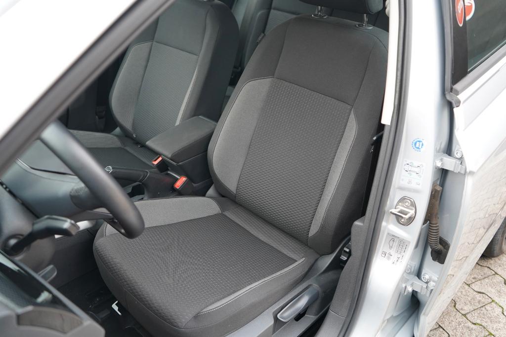 Volkswagen Polo 2023 г. Серебристый, пробег 32380 км