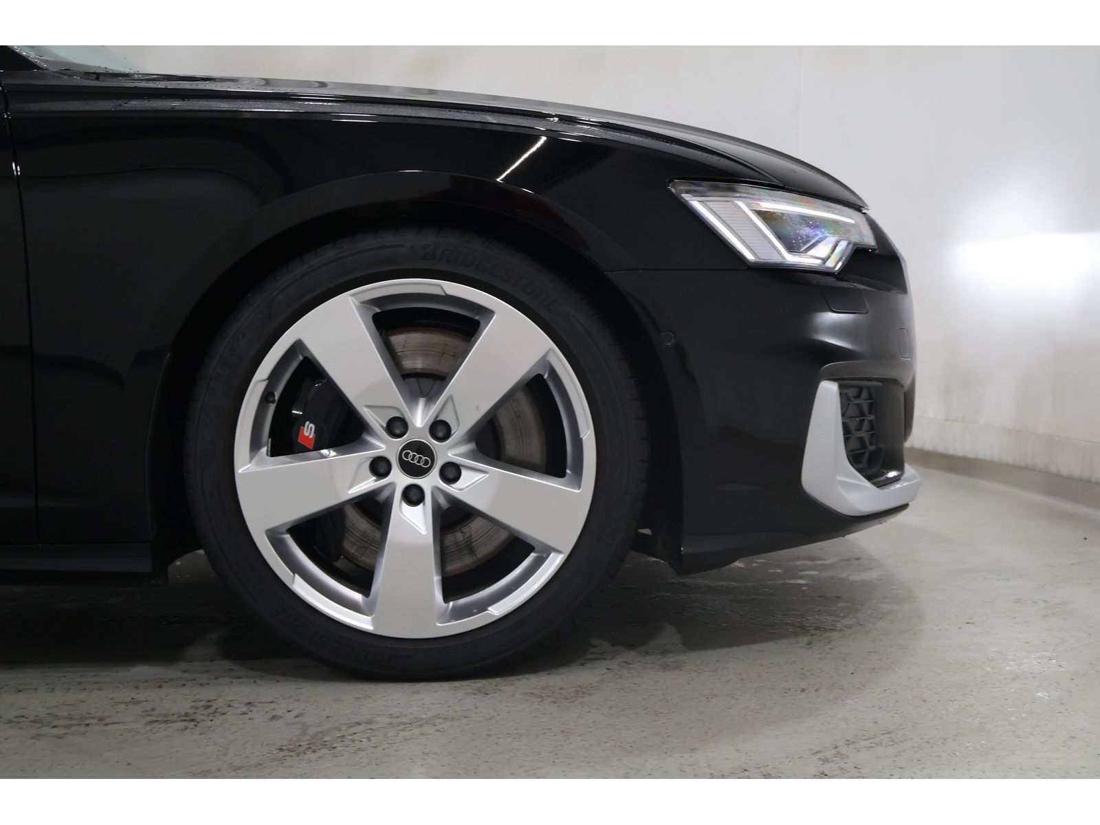 Audi S6 2024 г. Чёрный, пробег 31240 км
