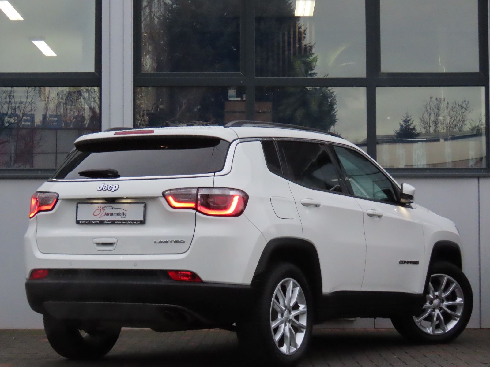 Jeep Compass 2021 г. Белый, пробег 59753 км