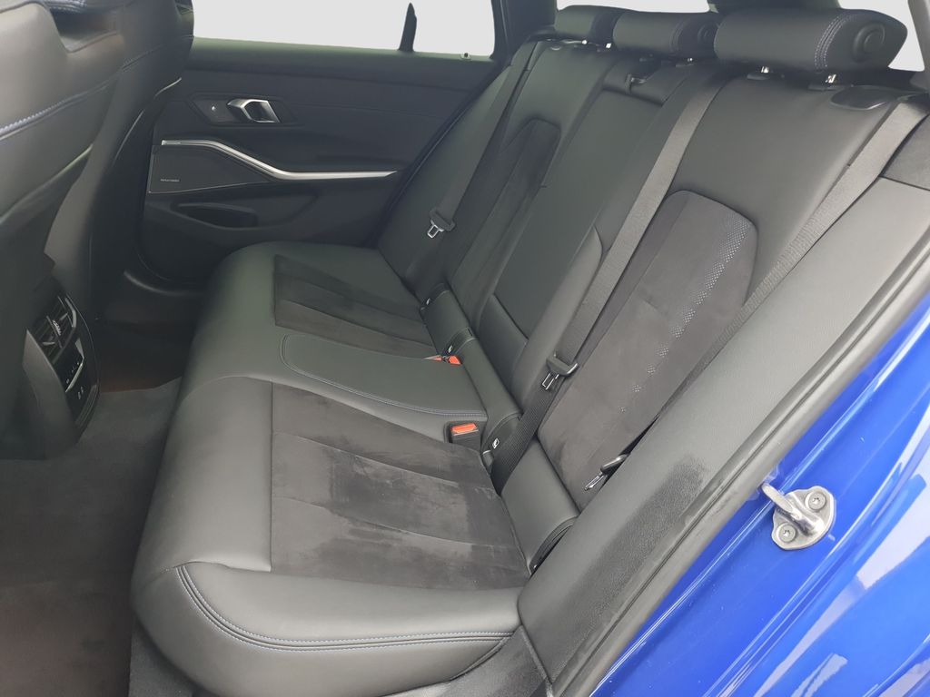 BMW 320 2023 г. Синий, пробег 26718 км