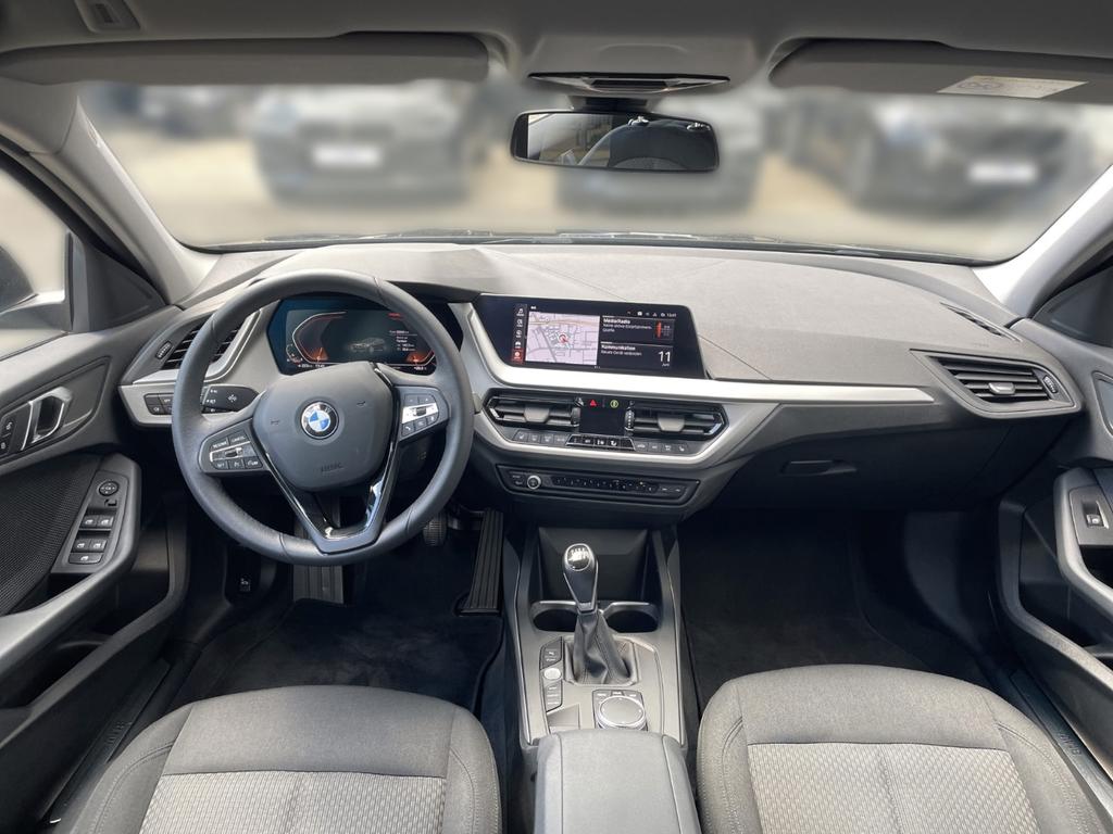 BMW 118 2023 г. Чёрный, пробег 32041 км