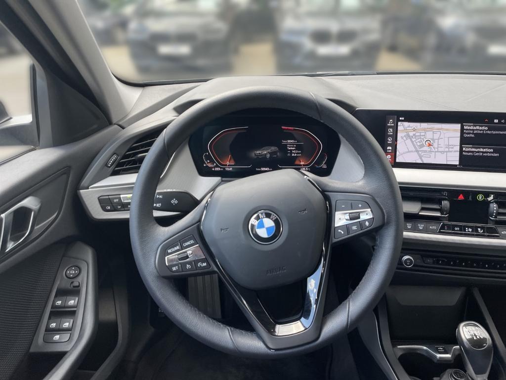 BMW 118 2023 г. Чёрный, пробег 32041 км