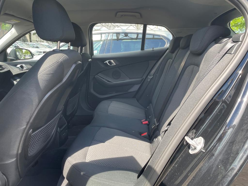 BMW 118 2023 г. Чёрный, пробег 32041 км
