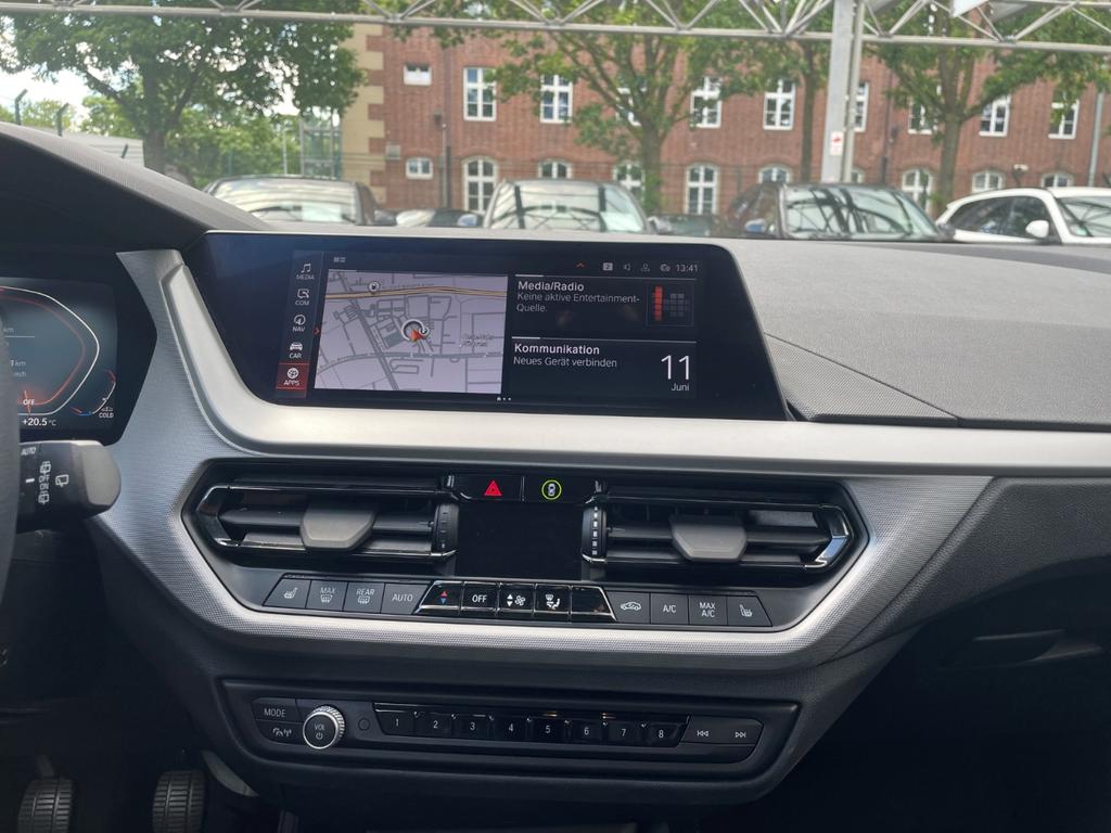 BMW 118 2023 г. Чёрный, пробег 32041 км