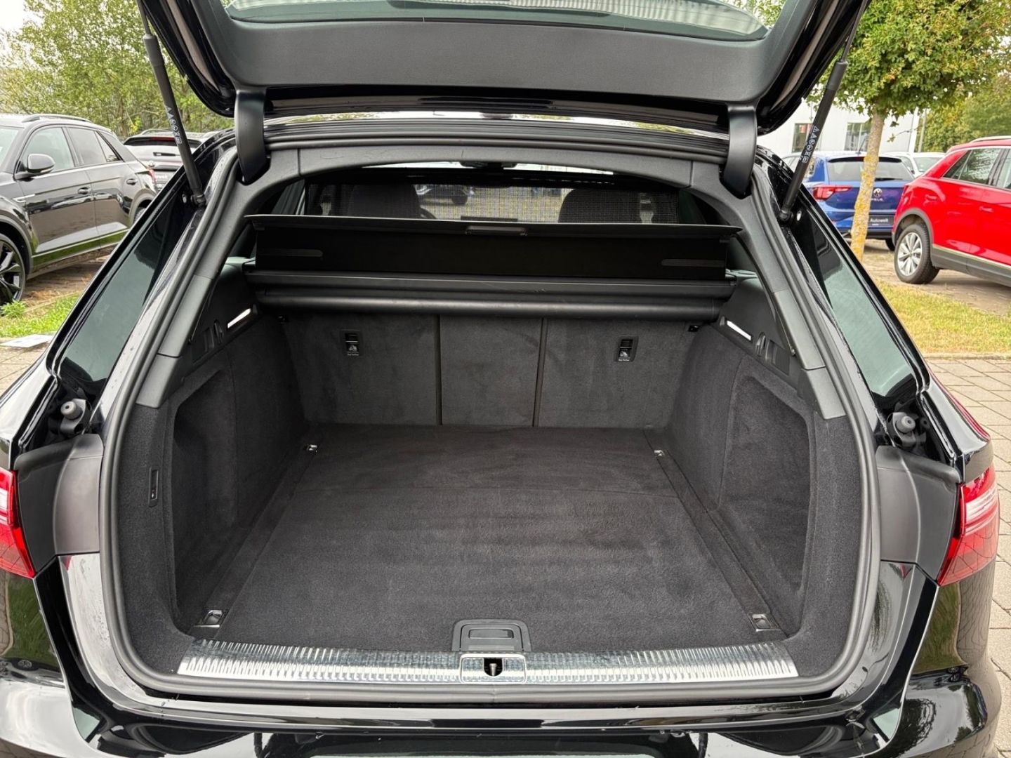 Audi A4 2022 г. Чёрный, пробег 57729 км