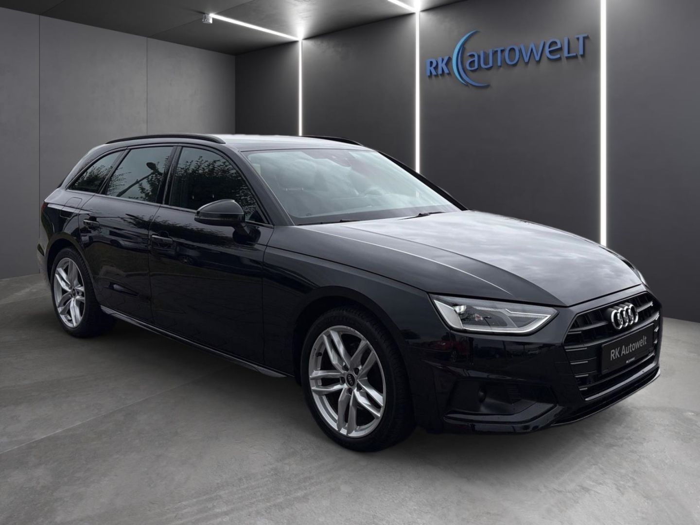 Audi A4 2022 г. Чёрный, пробег 57729 км