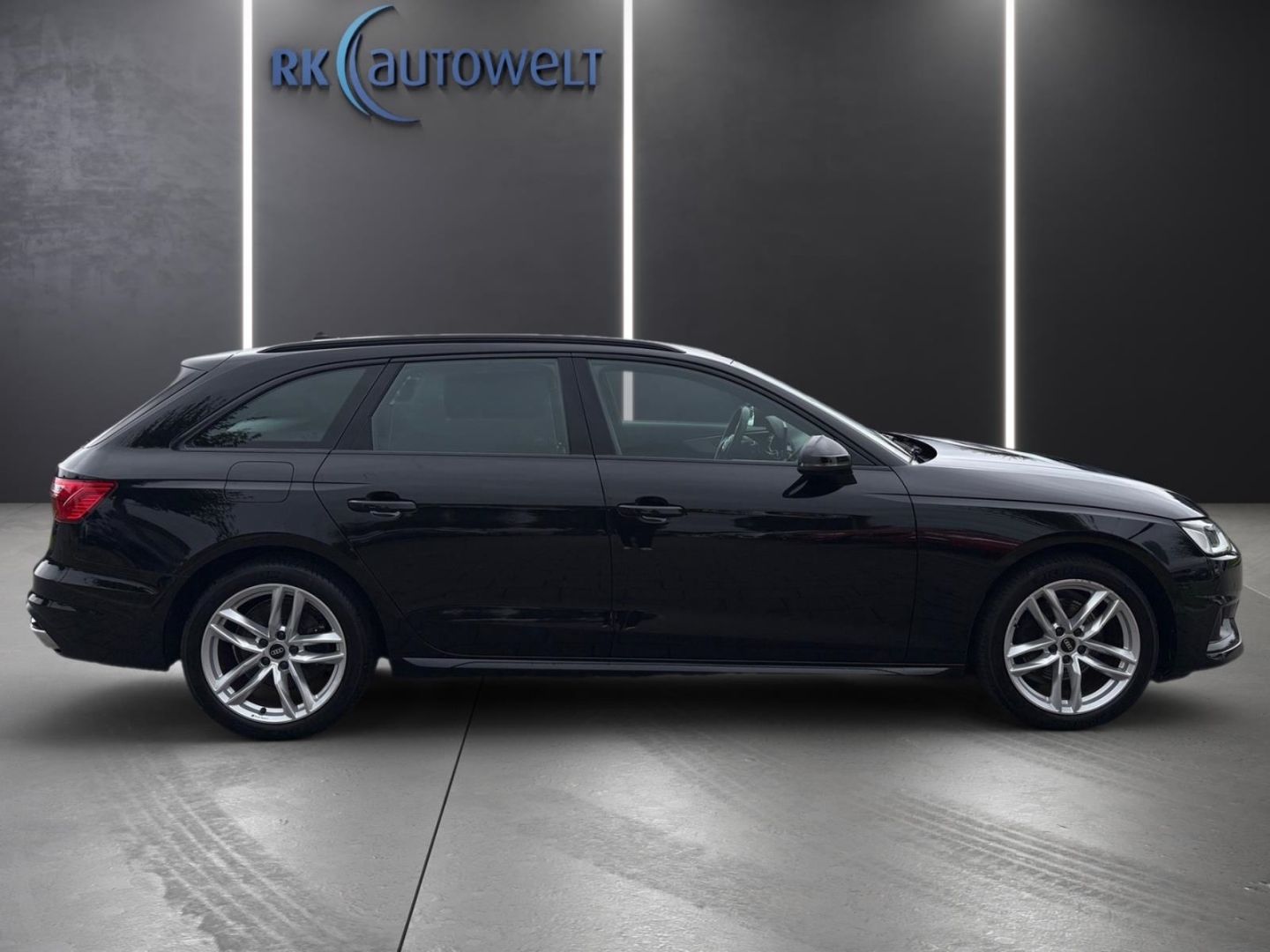 Audi A4 2022 г. Чёрный, пробег 57729 км