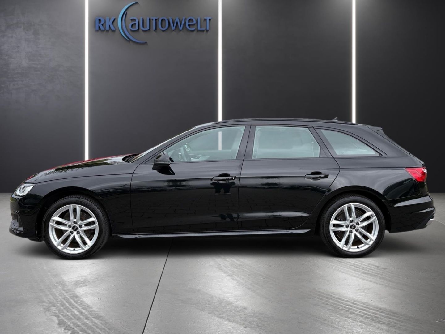 Audi A4 2022 г. Чёрный, пробег 57729 км