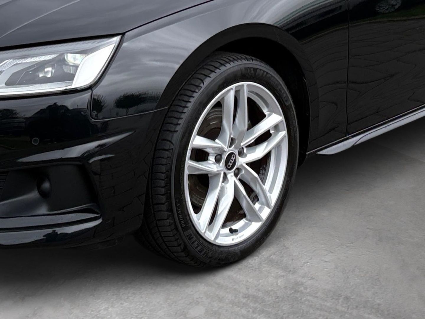 Audi A4 2022 г. Чёрный, пробег 57729 км