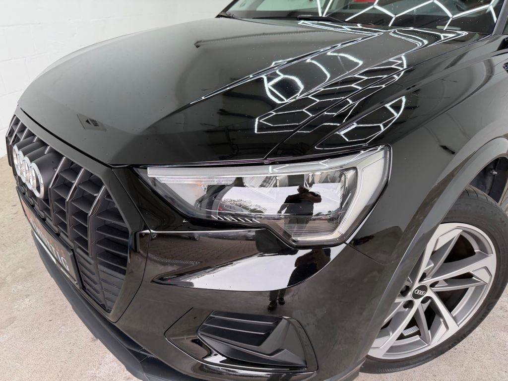 Audi Q3 2023 г. Чёрный, пробег 33500 км