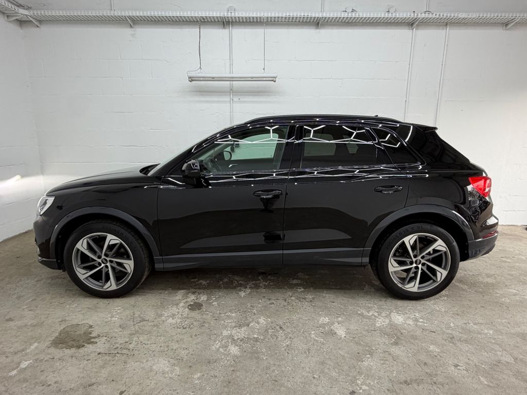 Audi Q3 2023 г. Чёрный, пробег 33500 км