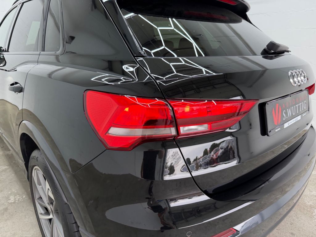 Audi Q3 2023 г. Чёрный, пробег 33500 км