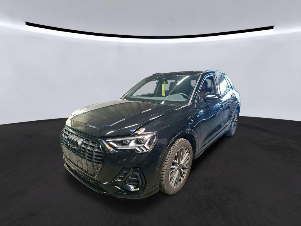 Audi Q3 2023 г. Чёрный, пробег 30500 км