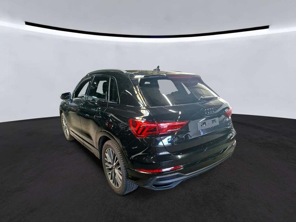 Audi Q3 2023 г. Чёрный, пробег 30500 км