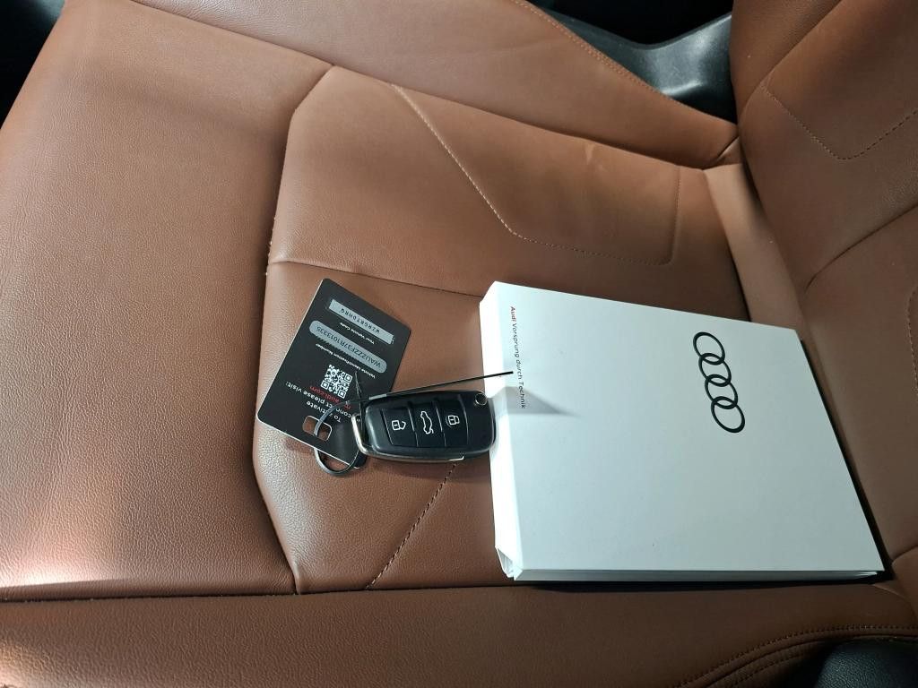 Audi Q3 2023 г. Чёрный, пробег 30500 км