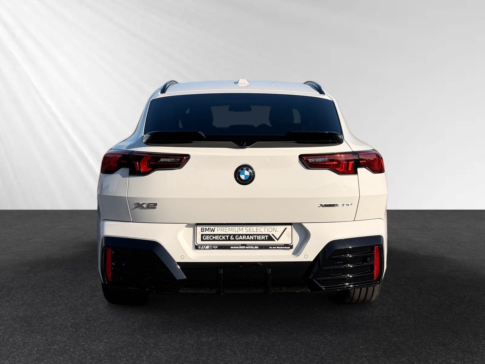 BMW X2 2025 г. Белый, пробег 23500 км