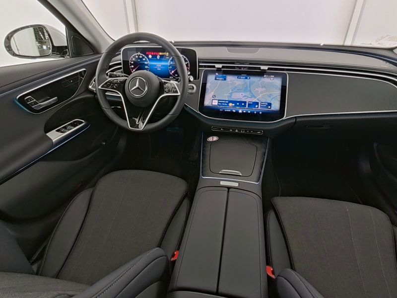 Mercedes-Benz E 200 2025 г. Серый, пробег 9878 км