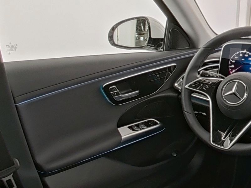 Mercedes-Benz E 200 2025 г. Серый, пробег 9878 км