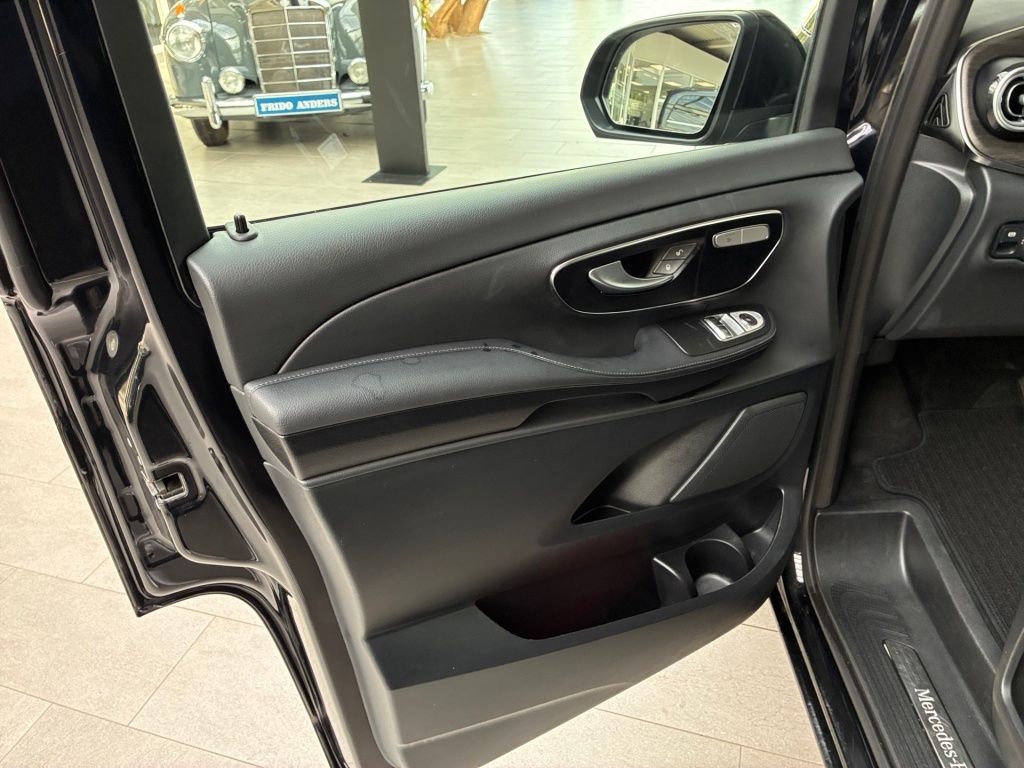 Mercedes-Benz V 300 2025 г. Чёрный, пробег 39666 км