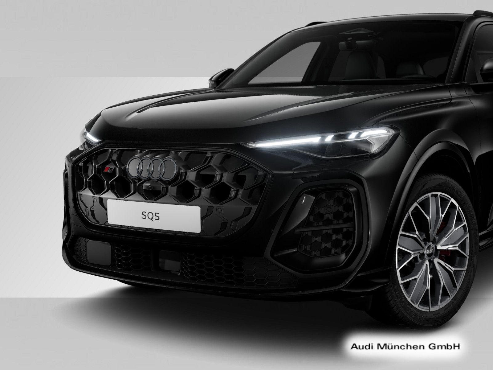 Audi SQ5 2026 г. Чёрный, пробег 28165 км