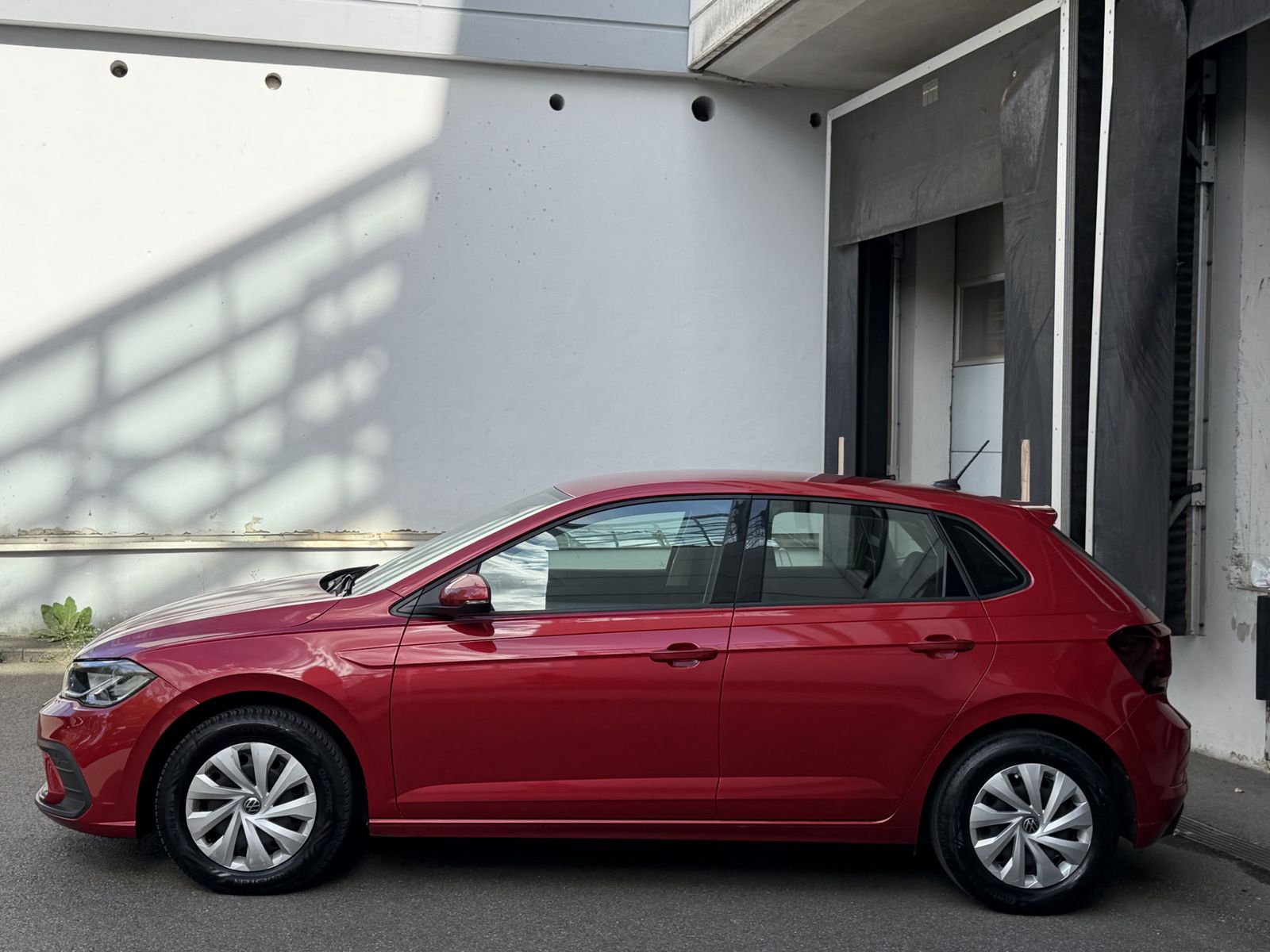Volkswagen Polo 2022 г. Красный, пробег 53500 км