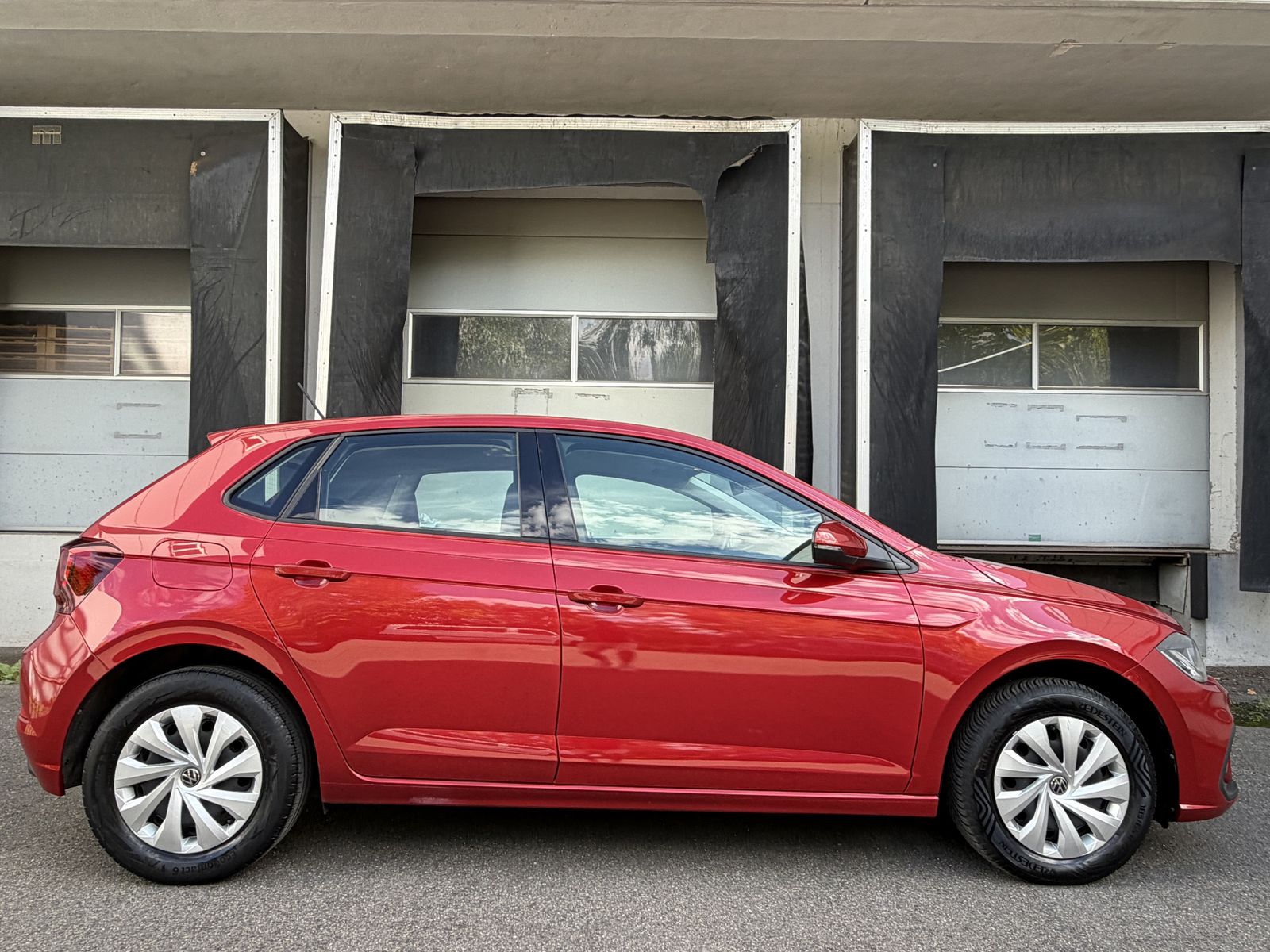 Volkswagen Polo 2022 г. Красный, пробег 53500 км