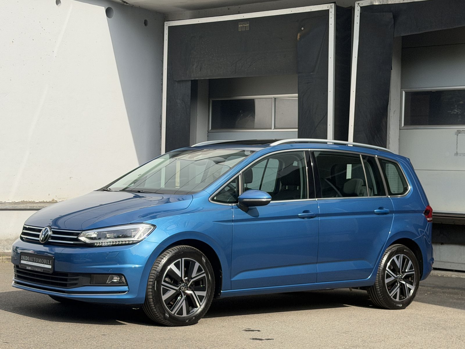 Volkswagen Touran 2022 г. Синий, пробег 47700 км