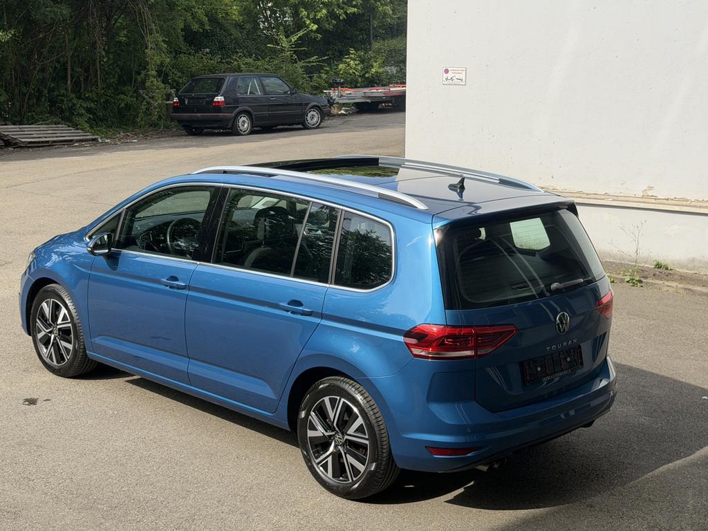 Volkswagen Touran 2022 г. Синий, пробег 47700 км