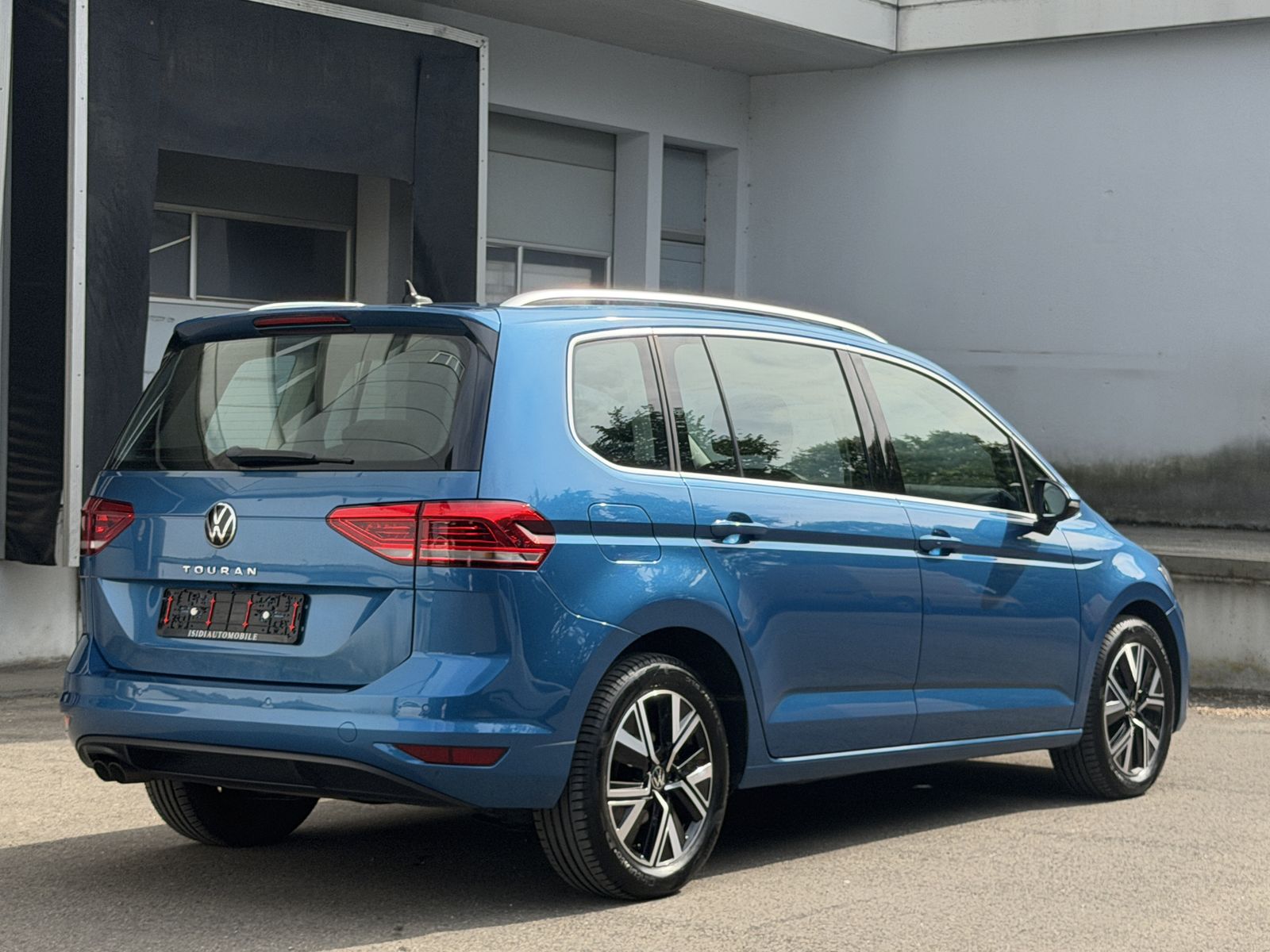 Volkswagen Touran 2022 г. Синий, пробег 47700 км
