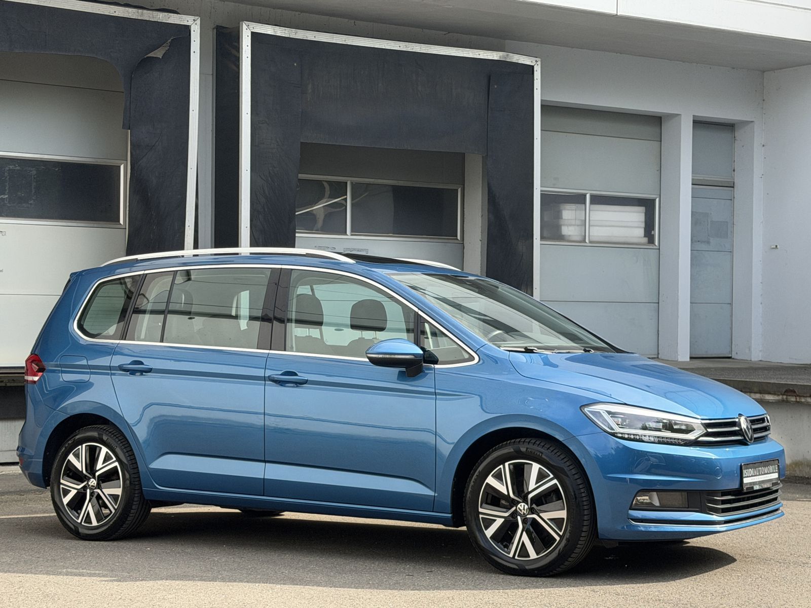 Volkswagen Touran 2022 г. Синий, пробег 47700 км
