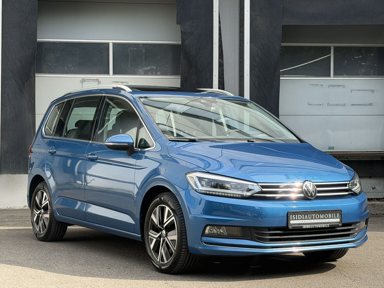 Volkswagen Touran 2022 г. Синий, пробег 47700 км