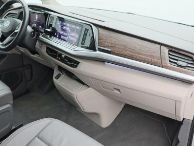 Volkswagen T7 MULTIVAN 2024 г. Серебристый, пробег 36000 км