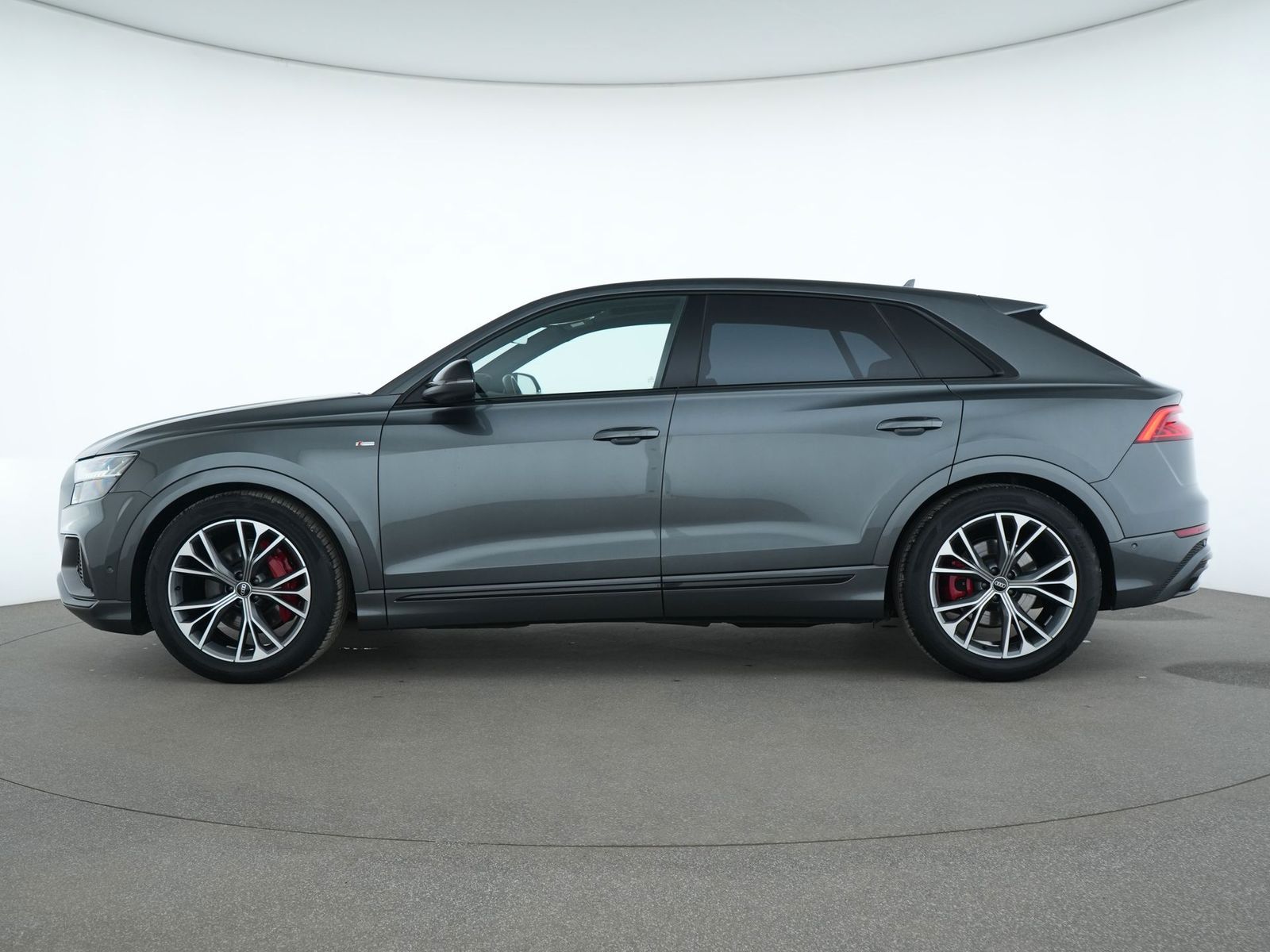 Audi Q8 2022 г. Серый, пробег 43193 км