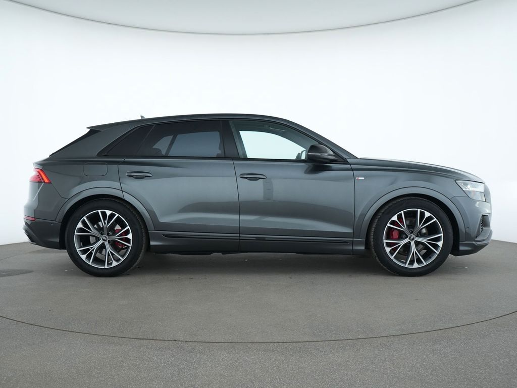 Audi Q8 2022 г. Серый, пробег 43193 км