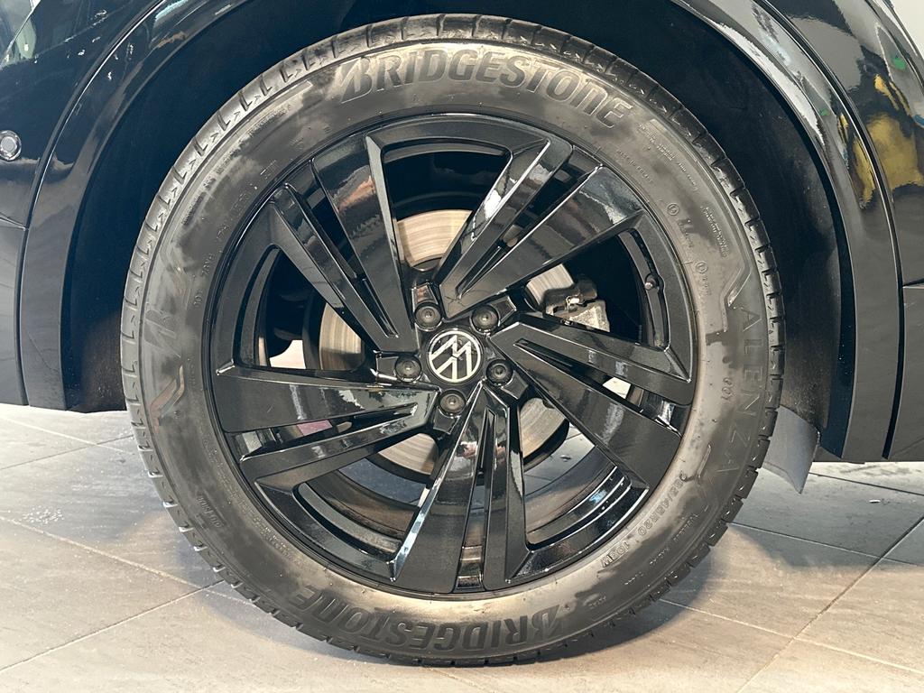 Volkswagen Touareg 2024 г. Чёрный, пробег 49750 км