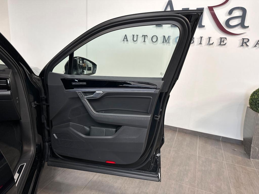Volkswagen Touareg 2024 г. Чёрный, пробег 49750 км