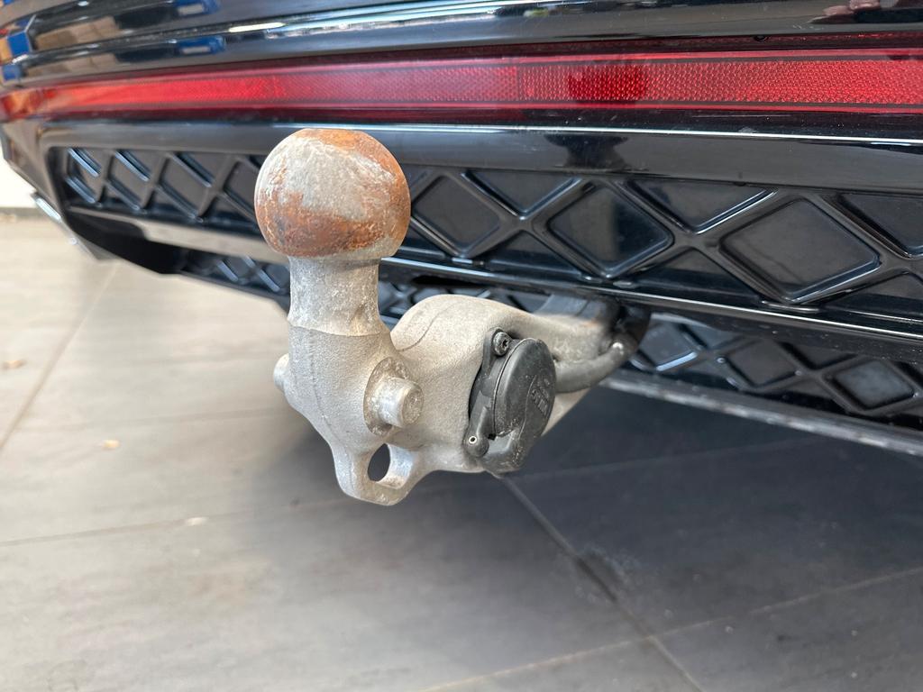 Volkswagen Touareg 2024 г. Чёрный, пробег 49750 км