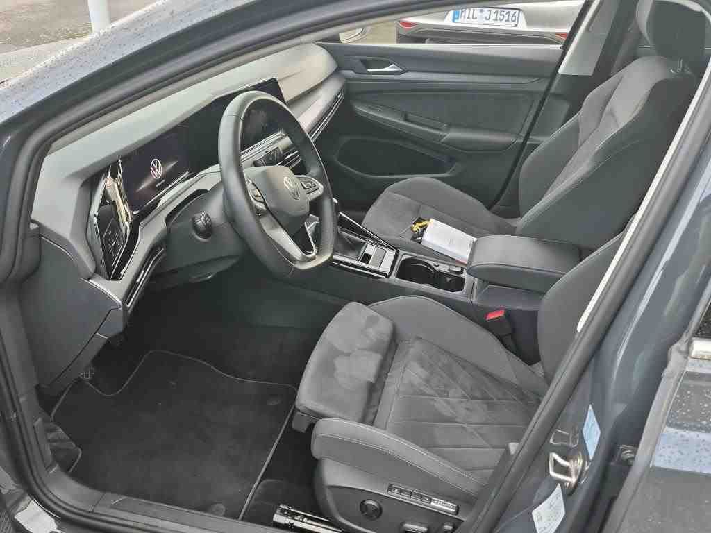 Volkswagen Golf 2024 г. Серый, пробег 12710 км
