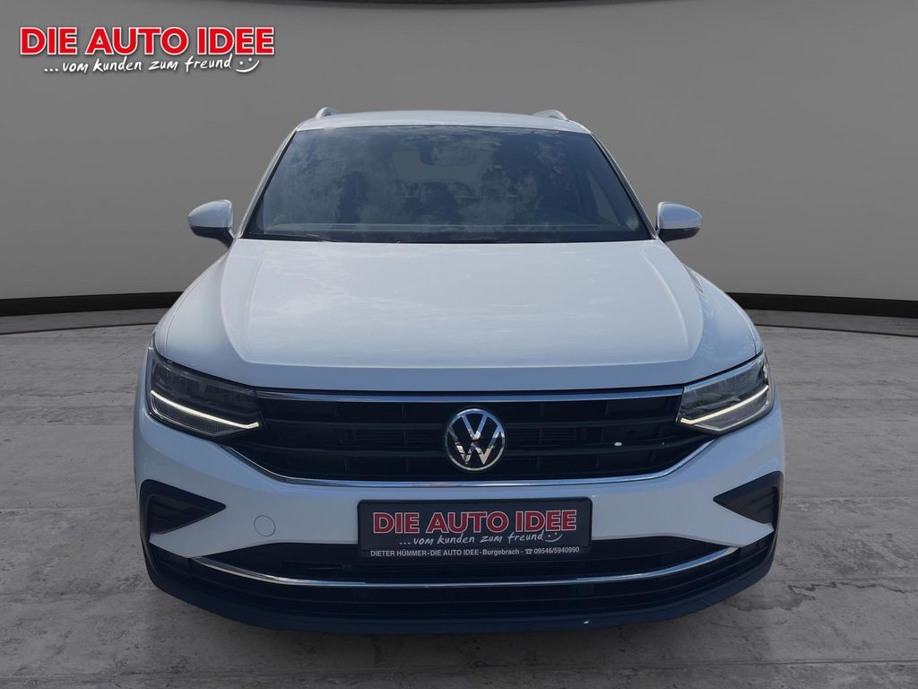 Volkswagen Tiguan 2023 г. Белый, пробег 45750 км