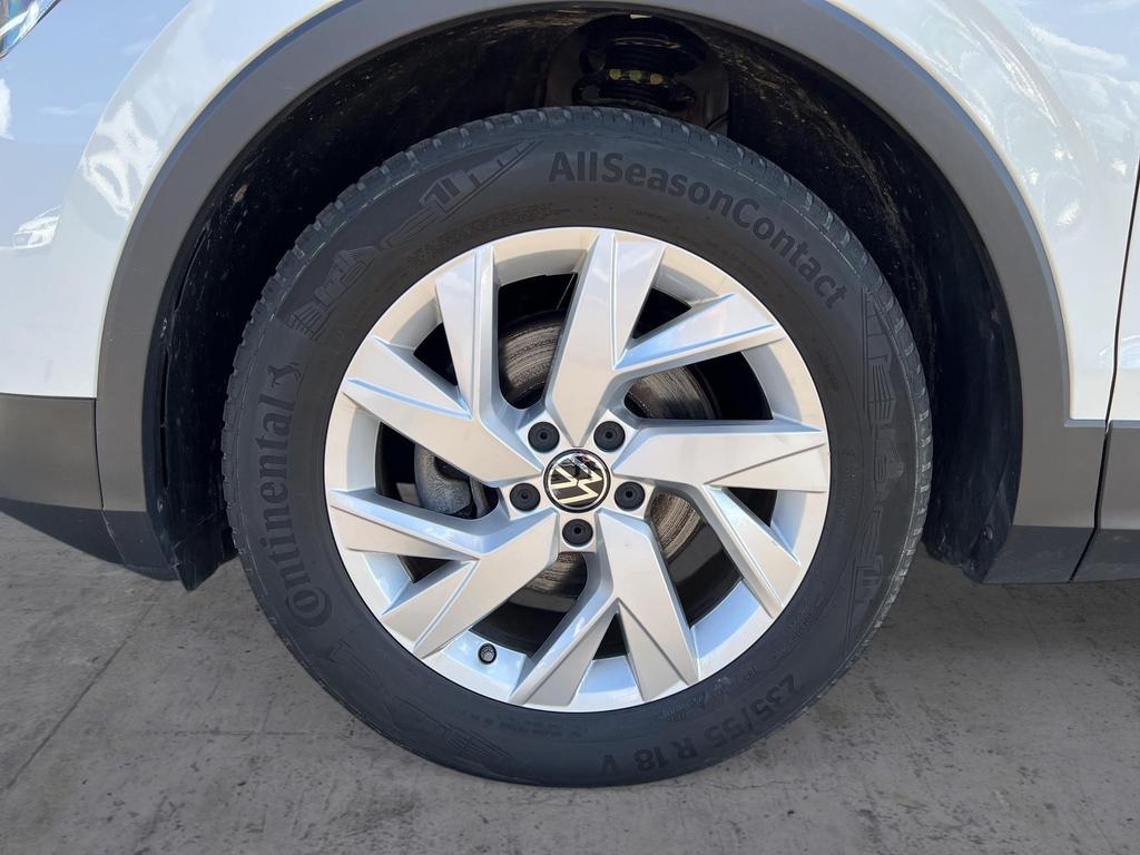 Volkswagen Tiguan 2023 г. Белый, пробег 45750 км