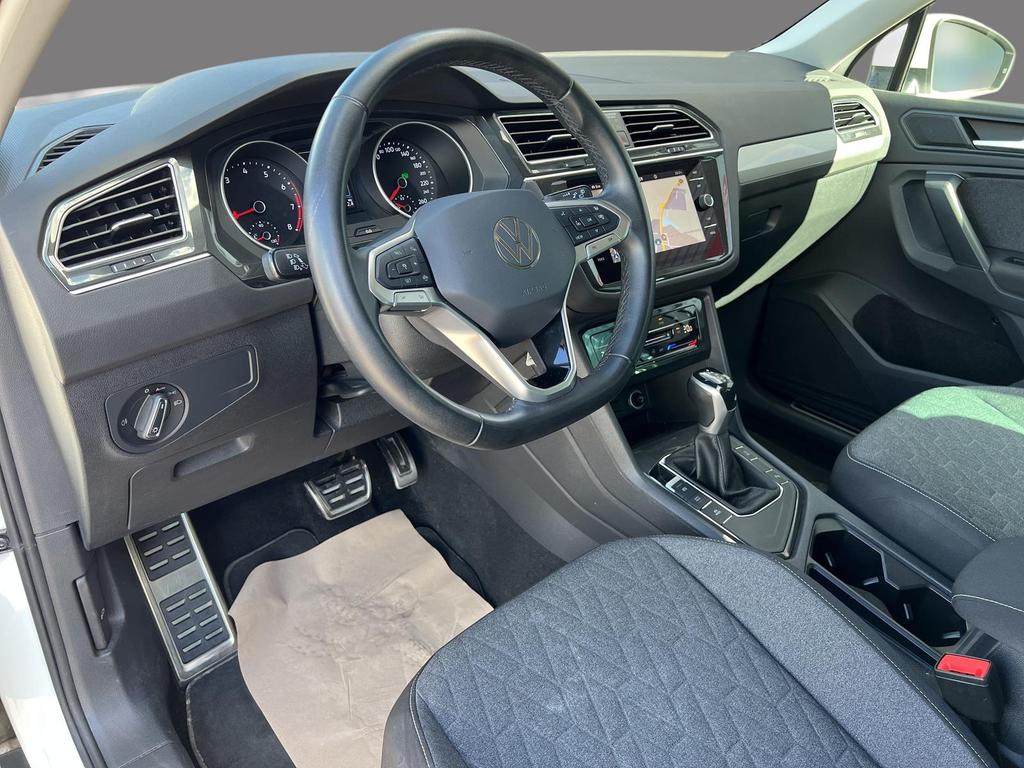 Volkswagen Tiguan 2023 г. Белый, пробег 45750 км