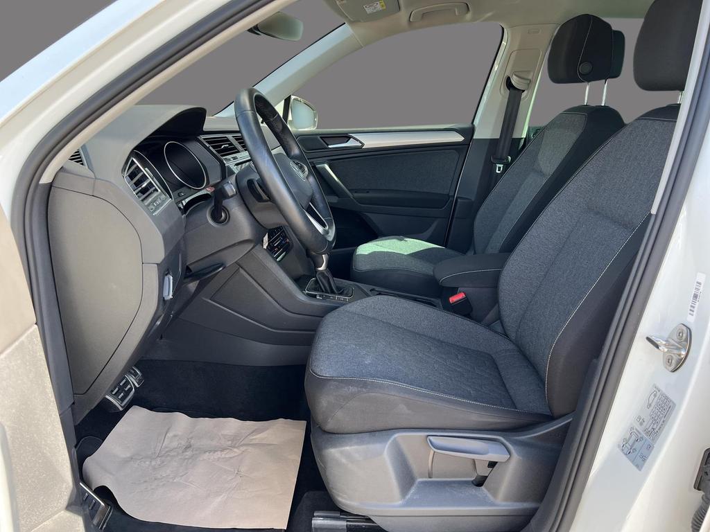 Volkswagen Tiguan 2023 г. Белый, пробег 45750 км