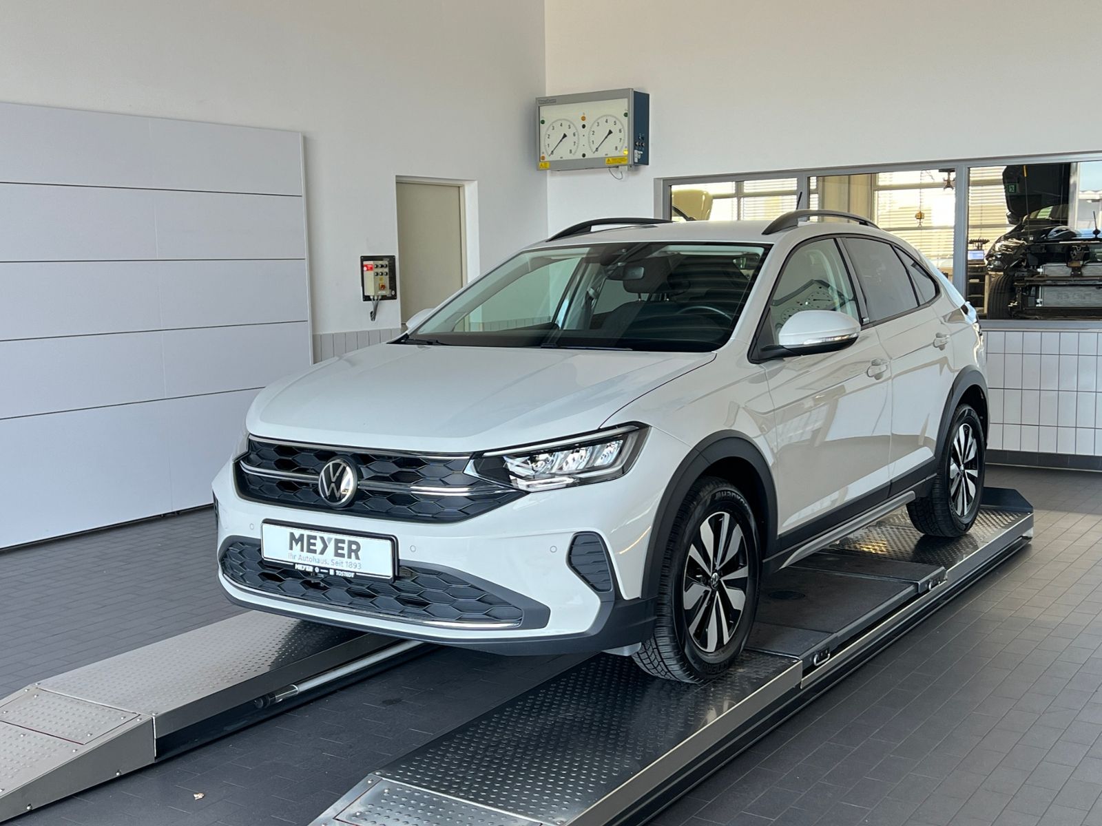 Volkswagen Taigo 2023 г. Серый, пробег 40900 км