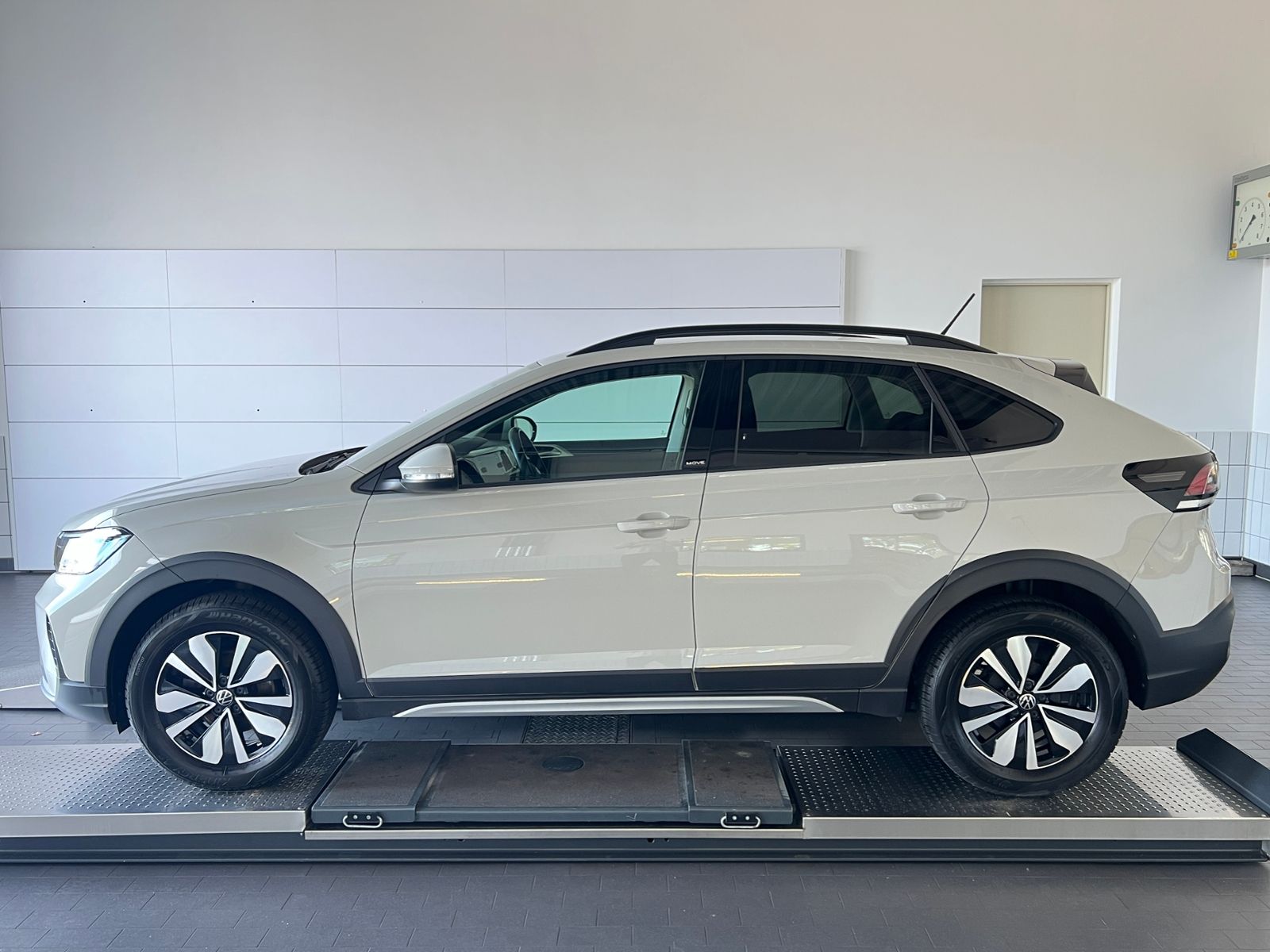 Volkswagen Taigo 2023 г. Серый, пробег 40900 км