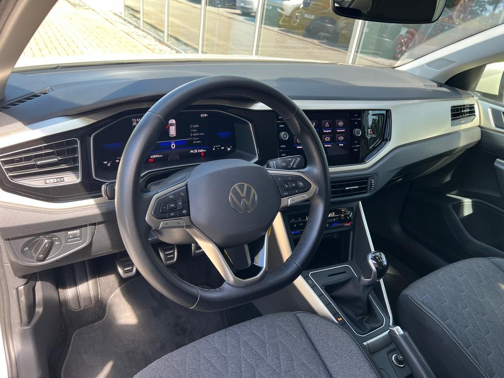Volkswagen Taigo 2023 г. Серый, пробег 40900 км