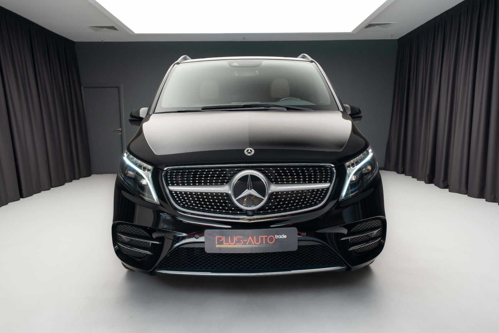 Mercedes-Benz V 300 2024 г. Чёрный, пробег 58000 км