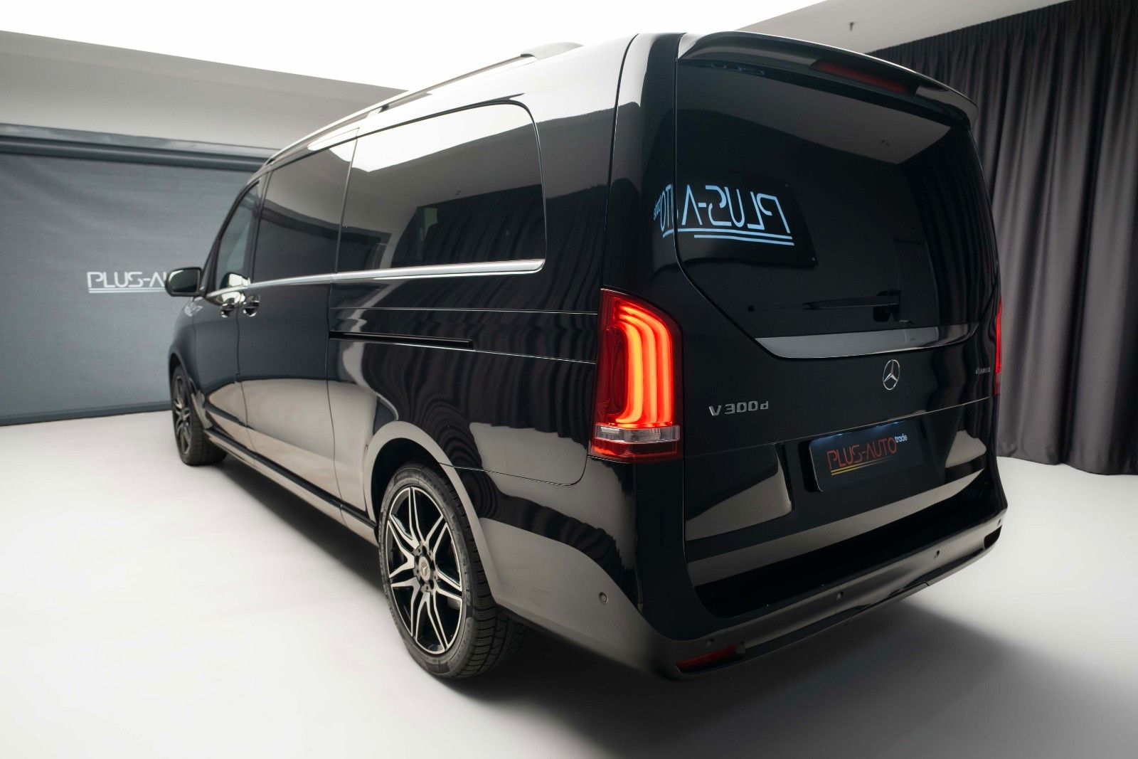 Mercedes-Benz V 300 2024 г. Чёрный, пробег 58000 км