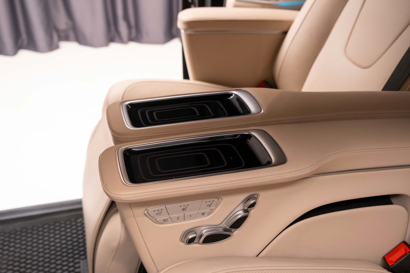 Mercedes-Benz V 300 2024 г. Чёрный, пробег 58000 км
